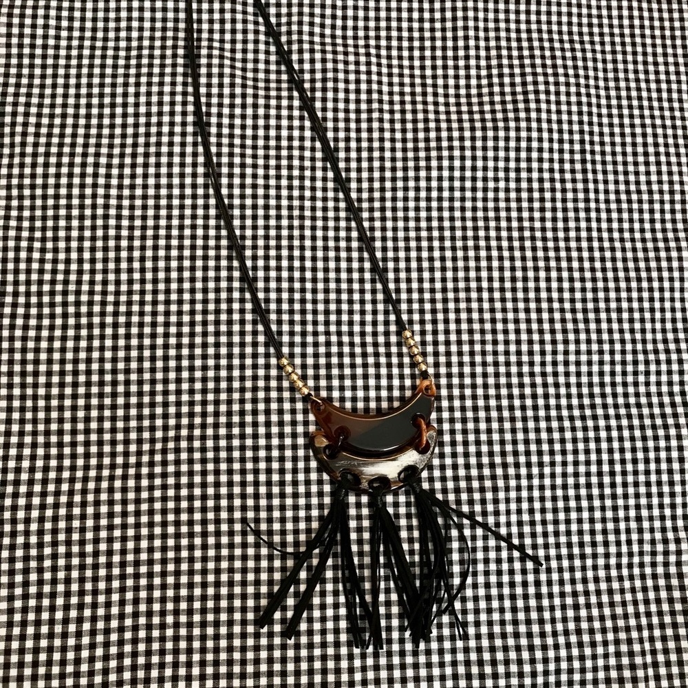 Long pendant necklace